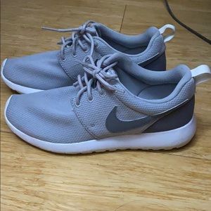 Gray/white Nike Roshe One